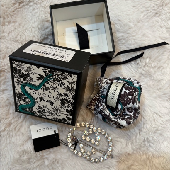 Gucci crystal silver hair accessory